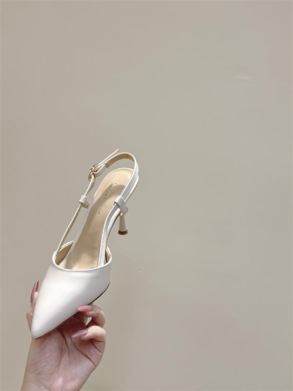 2025112810123676 300